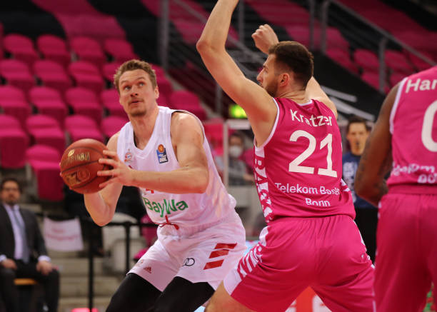 谌龙从不轻 谌龙从不轻